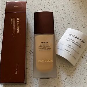 Hourglass VANISH Liquid foundation